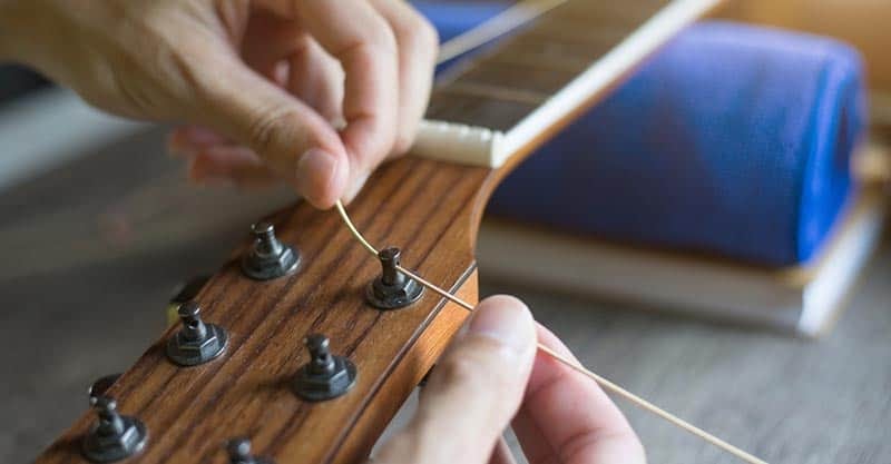 guitar-restringing-tutorial.jpg